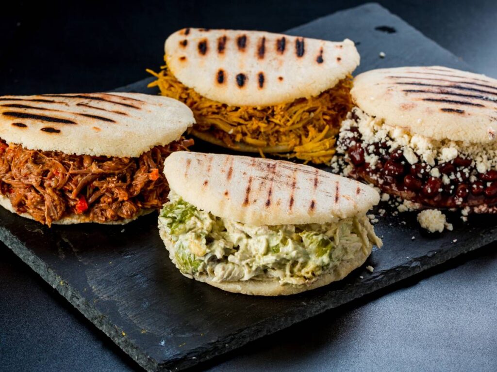 Jak zrobić południowoamerykańskie arepas nadziewane serem? 2 Inspiracja podadnia arepas