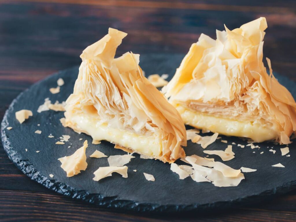 Jak usmażyć camembert w cieście, czyli wykwintną przekąskę z płynnym wnętrzem? 5 Interesująca propozycja podania camembert w cieście