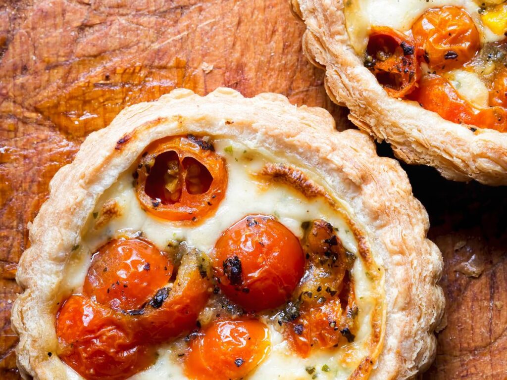 Jak usmażyć camembert w cieście, czyli wykwintną przekąskę z płynnym wnętrzem? 4 Inspiracja podania camembert w cieście