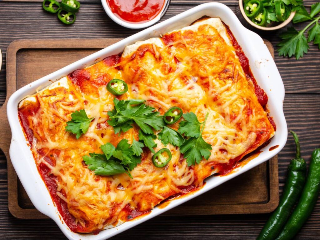 Jak przygotować meksykańskie enchiladas z serem i kurczakiem? 3 Interesująca propozycja podania enchiladas