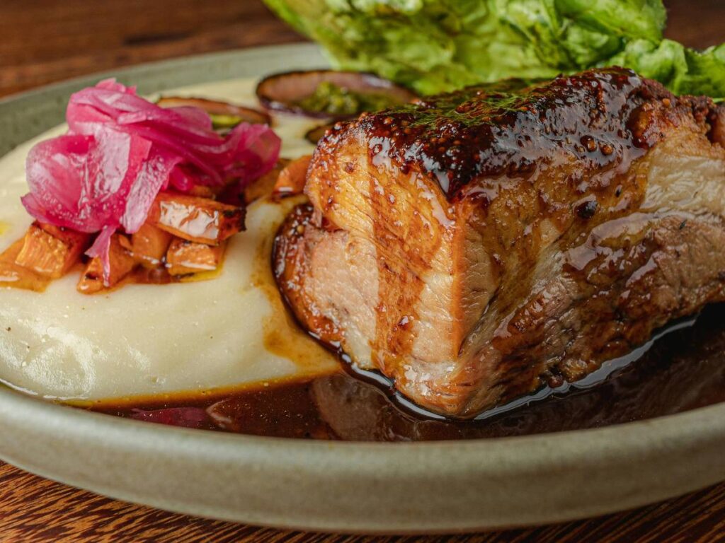 Jak ugotować kremowe puree z selera z dodatkiem sera gorgonzola? 3 Ciekawa propozycja podania puree z selera