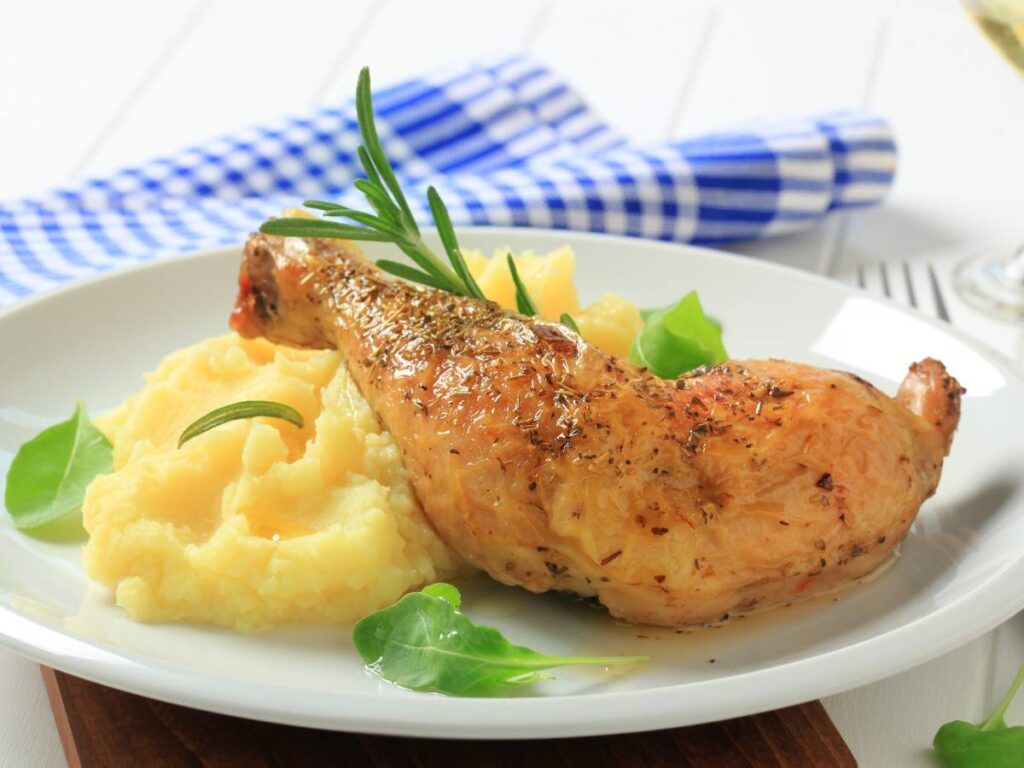 Jak przygotować kremowe purée ziemniaczane z mascarpone i rozmarynem? 3 Interesująca propozycja podania purée ziemniaczanego z mascarpone