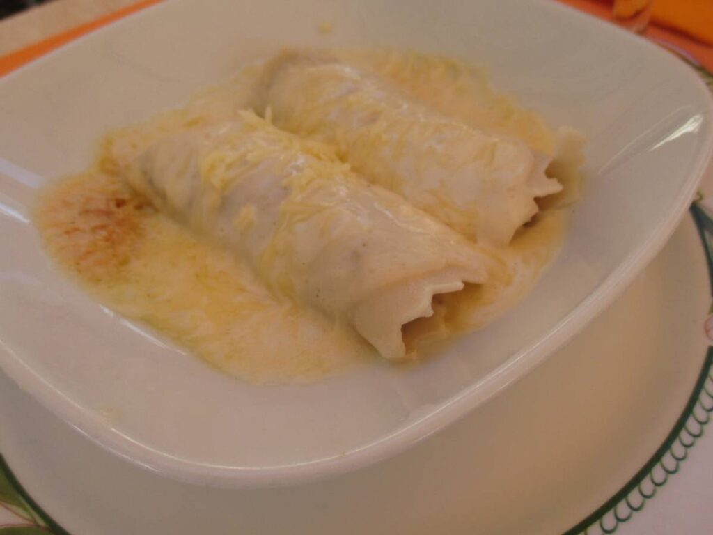 Jak zrobić sos beszamelowy, czyli klasyczną białą bazę do zapiekanek i lasagne? 2 Inspiracja podania sosu beszamelowego