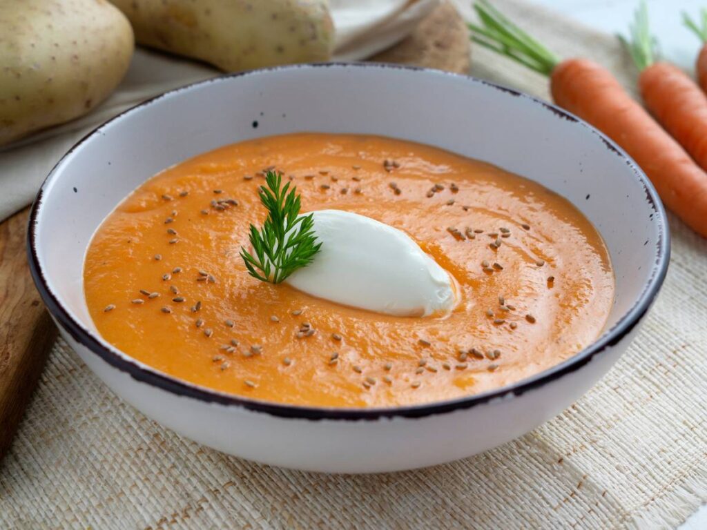 Jak ugotować kremową zupę z dyni z dodatkiem serka mascarpone? 3 Ciekawa propozycja podania zupy z dyni