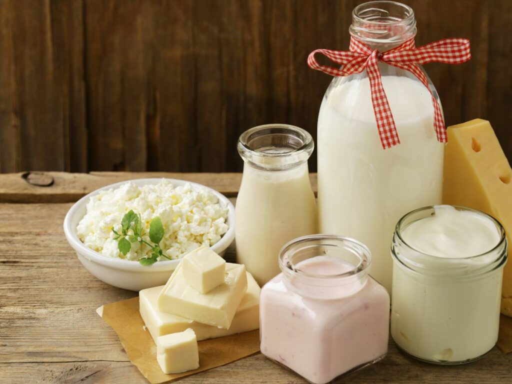 5 produktów nabiałowych, które zawsze warto mieć w lodówce 8 Produkty z mleka. Obrazek w artykule 5 produktów nabiałowych, które zawsze warto mieć w lodówce