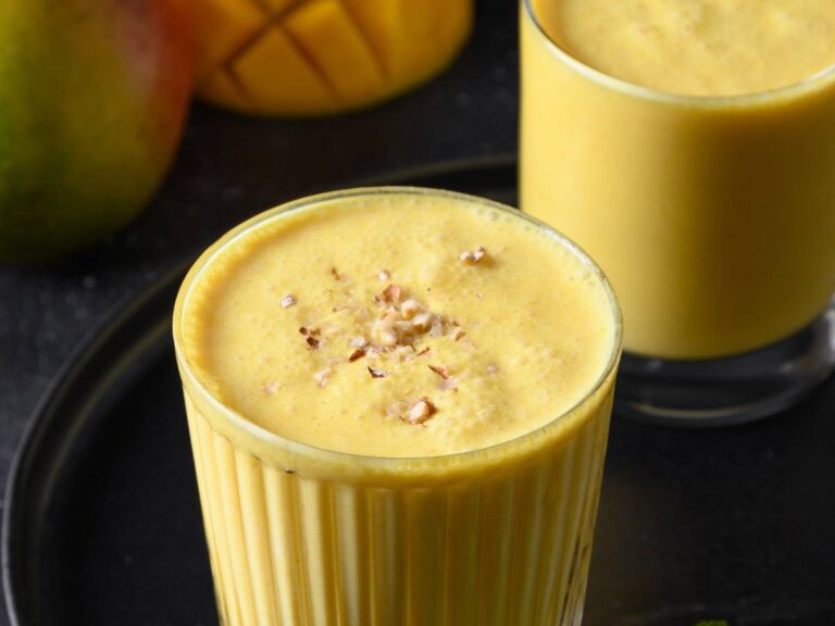 Koktajl z mango. Obrazek w artykule 5 przepisów na odświeżający i zdrowy koktajl z kefirem