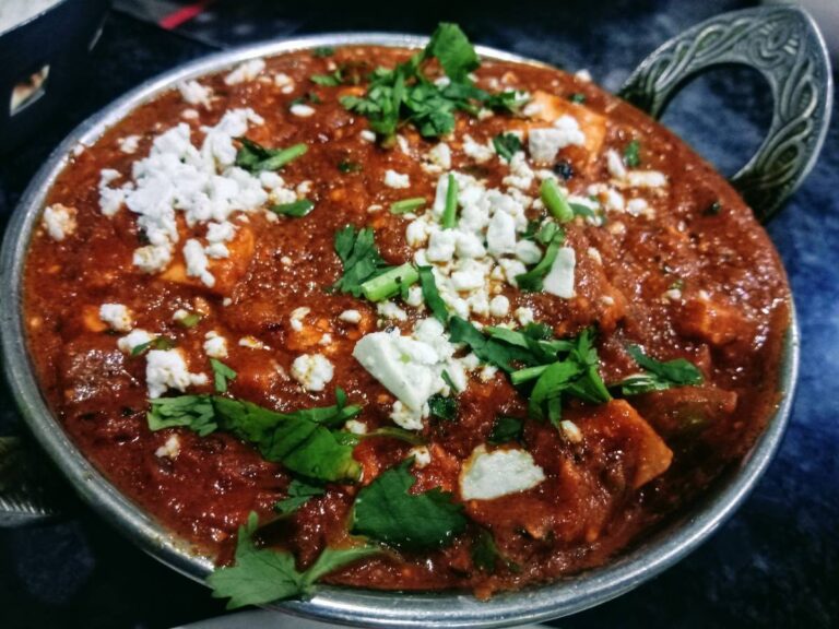 Danie z twarogiem. Obrazek w artykule Co można zrobić z twarogu na obiad? 5 inspiracji na obiad z twarogiem