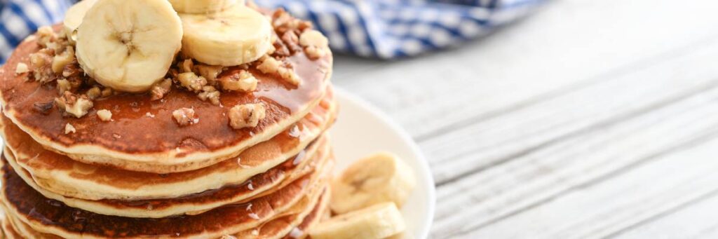 Placuszki bananowe z kefirem - twoje nowe ulubione śniadanie 2 Placki z nutella i bananami. Obrazek w artykule Placuszki bananowe z kefirem - twoje nowe ulubione śniadanie