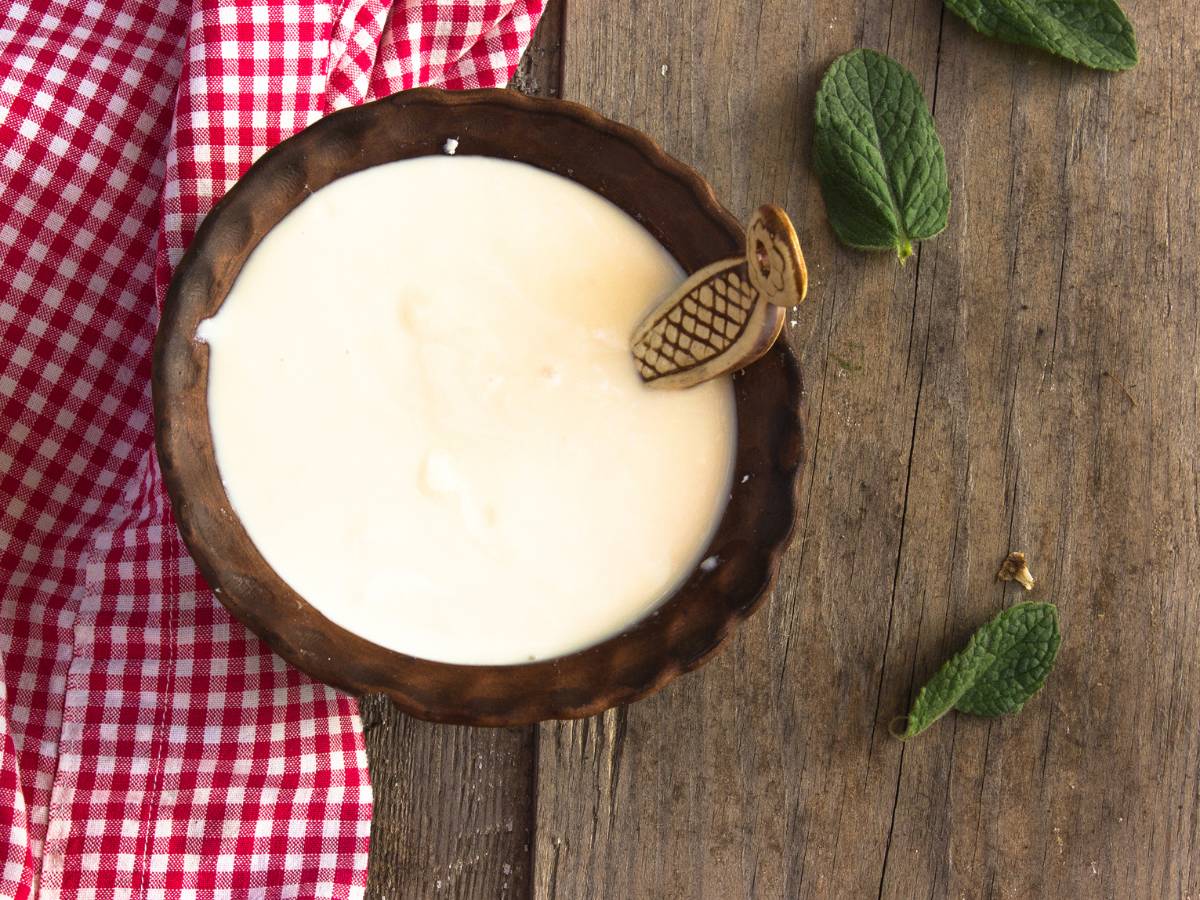 fraza, url: jak powstaje kefir 1 Miseczka kefiru. Obrazek w artykule Jak powstaje kefir? Poznaj tajemnice produkcji kefiru