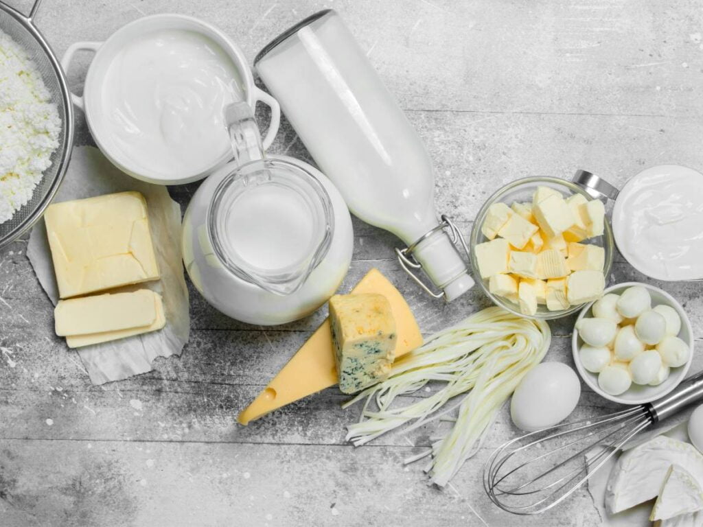 Poznaj 5 produktów nabiałowych o największej zawartości białka 5 Produkty z mleka. Obrazek w artykule Poznaj 5 produktów nabiałowych o największej zawartości białka