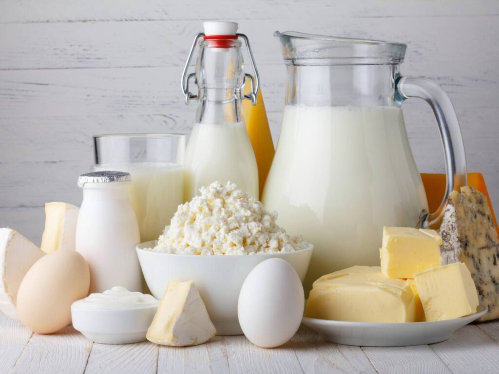Produkty mleczne na masę. Jakie produkty nabiałowe pomagają w budowie mięśni? 7 Produkty z mleka. Obrazek w artykule Produkty mleczne na masę. Jakie produkty nabiałowe pomagają w budowie mięśni?