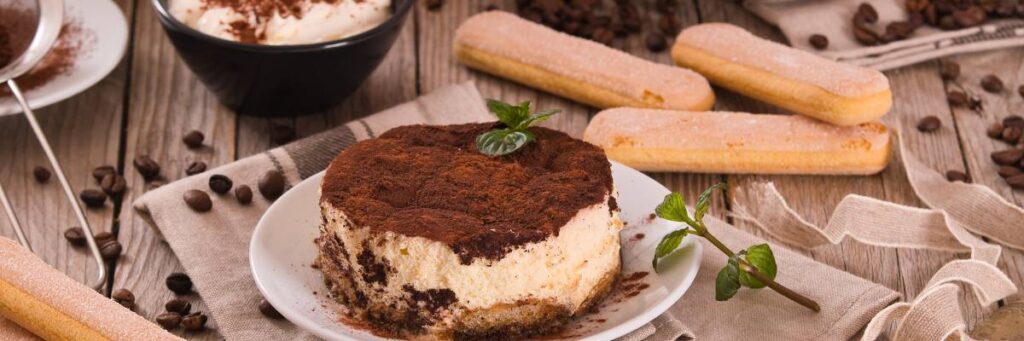 Przepis na pyszne tiramisu ze skyrem. Poznaj znakomity lekki deser ze skyrem 2 Deser z czekolada na talerzyku. Obrazek w artykule Przepis na pyszne tiramisu ze skyrem. Poznaj znakomity lekki deser ze skyrem