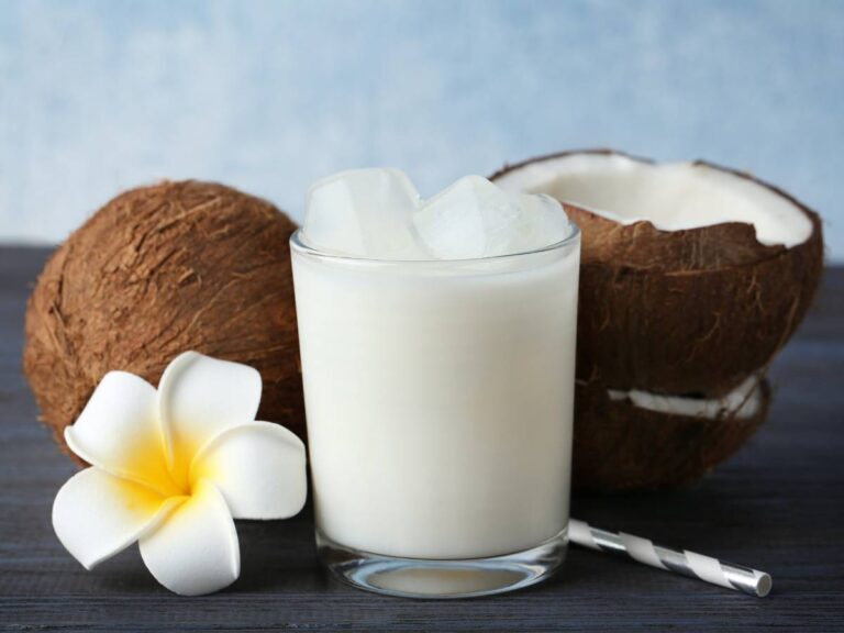 Drink z mlekiem kokosowym. Obrazek w artykule Odkrywamy 3 inspiracje na drink z mlekiem kokosowym. Wybierz ulubiony smak