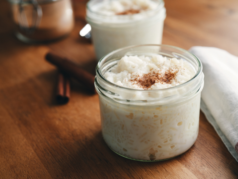 Słoiczek w ryżem. Obrazek w artykule Ryż z mlekiem, który zawsze smakuje - poznaj ten unikalny przepis na jego przyrządzenie