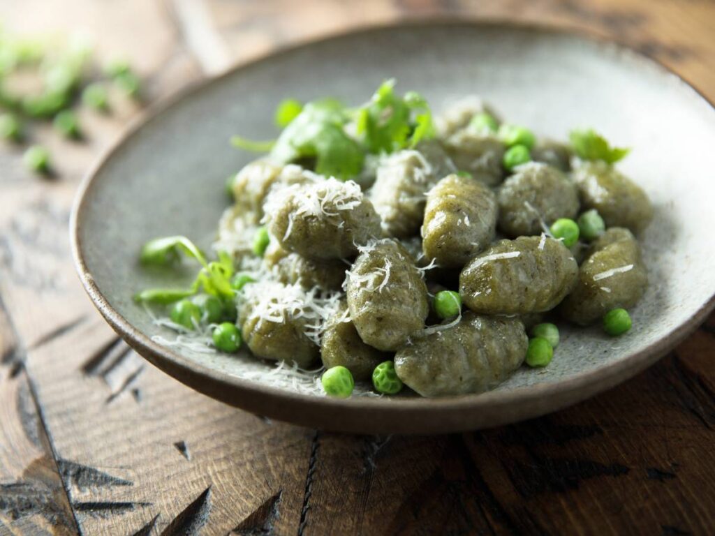 Jak ugotować włoskie gnocchi di ricotta ze szpinakiem? 4 Ciekawa propozycja podania gnocchi