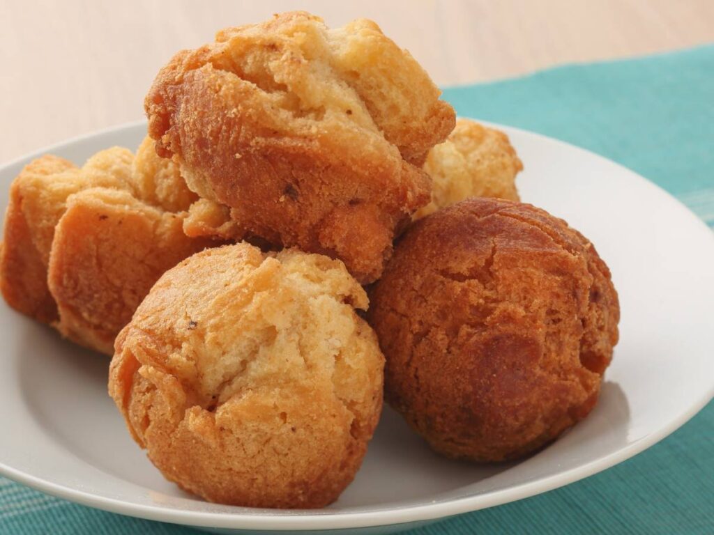 Jak upiec muffiny z ricottą, czyli puszyste babeczki o delikatnym serowym smaku? 4 Ciekawa propozycja podania muffinów z ricottą