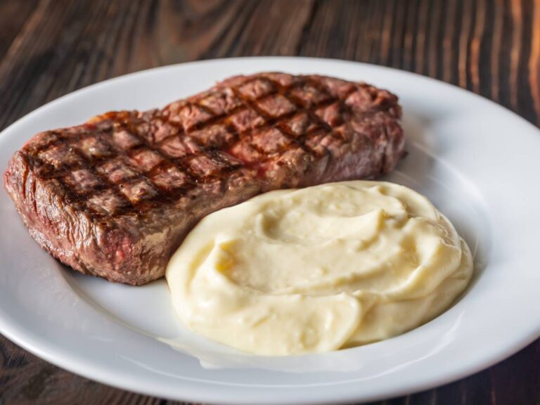Jak ugotować kremowe puree z selera z dodatkiem sera gorgonzola? 9 Inspiracja podadnia puree z selera