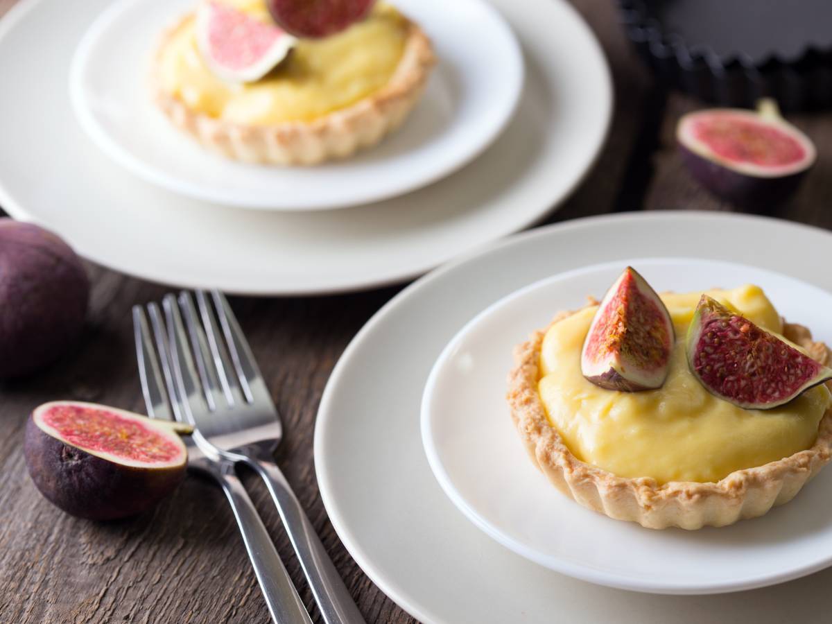 Jak upiec francuskie tartaletki z kremem custard i owocami? 1 Ciekawa propozycja podania tartaletki